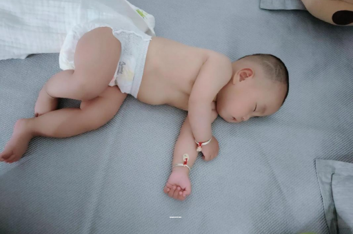 黔东南孕妇肚子一跳一跳
